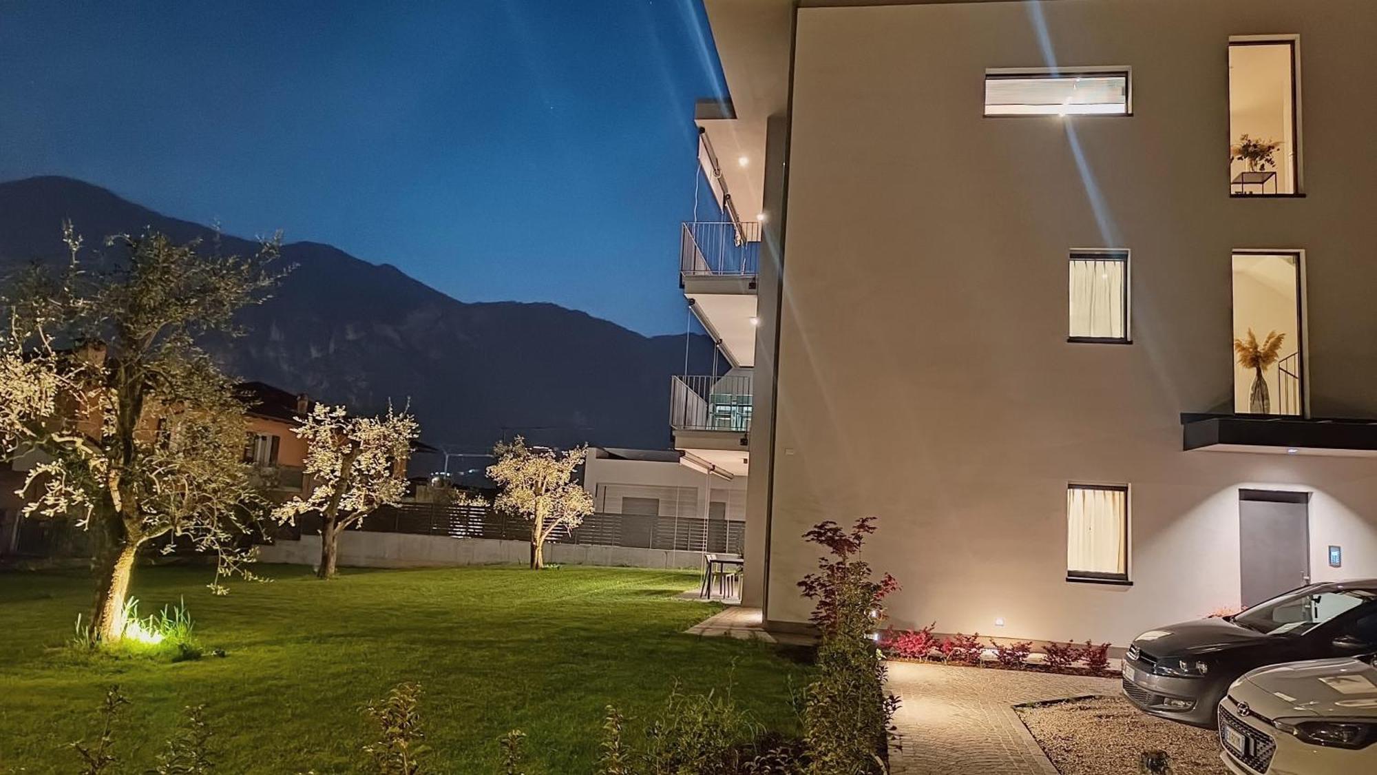 Appartement Elvy Garda Living Garden à Riva del Garda Extérieur photo